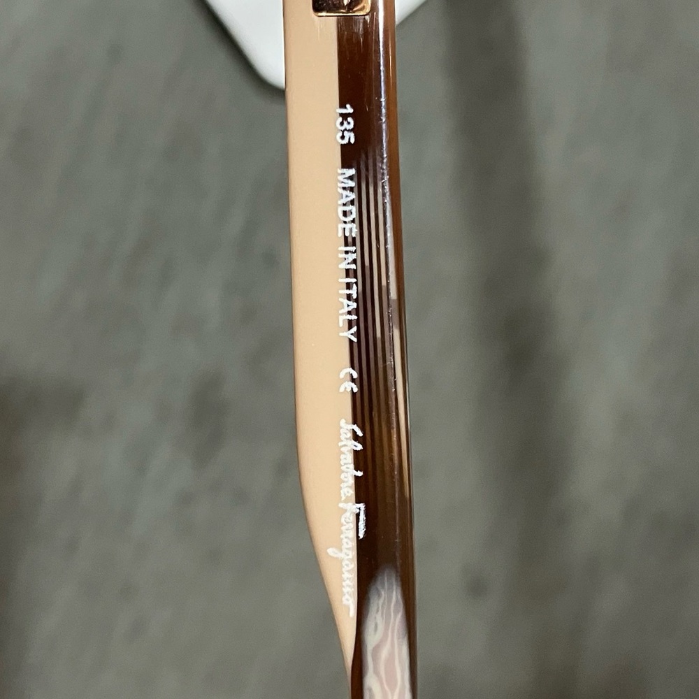 Salvator Ferragamo Elegant Brown Sunglasses - Picture 8 of 11